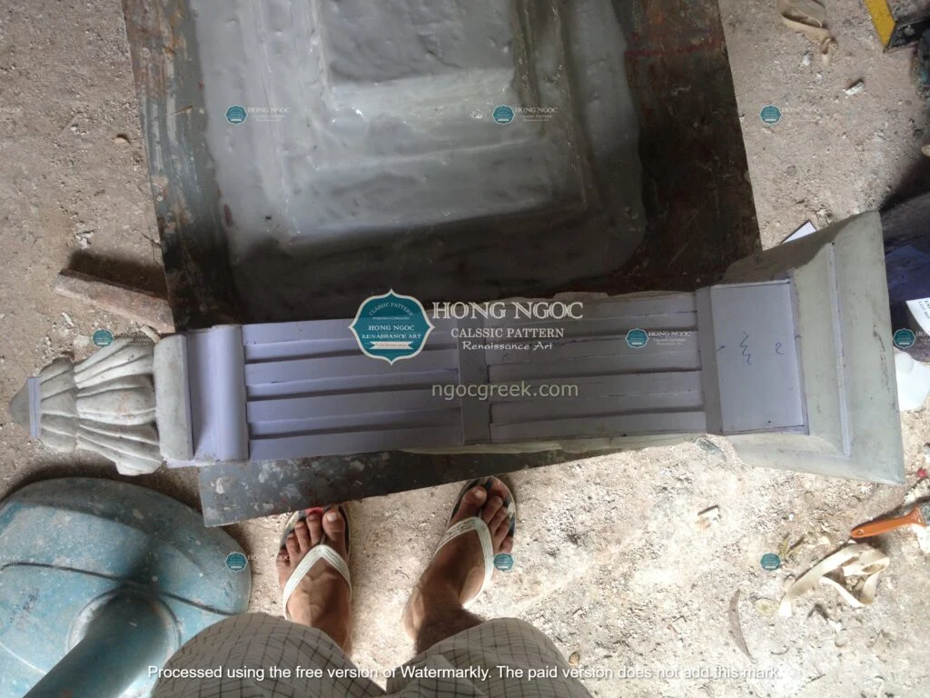 cửa hàng bán khuôn hoa văn xi măng tại TPHCM