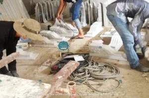 tranh xi măng đắp nổi trang trí quán bar