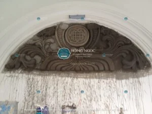 tranh phù điêu xi măng khu vực hồ cá